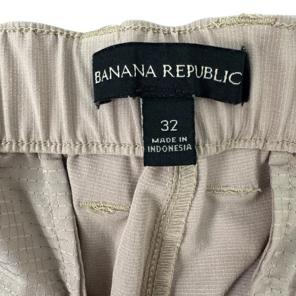 Banana Republic 32x9 Khaki Tan Performance Stretch Elastic Waist Men's Shorts